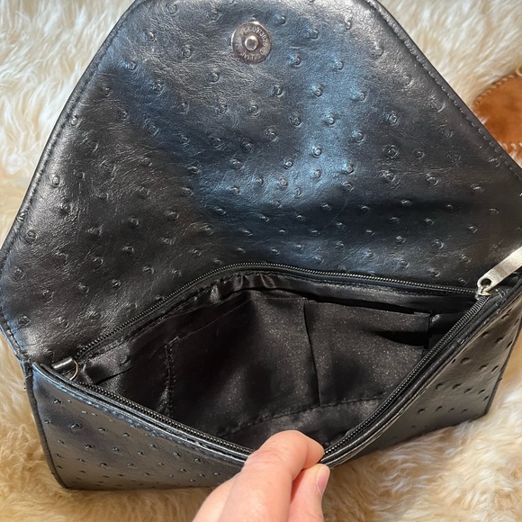 Faux black ostrich leather clutch - Picture 3 of 4